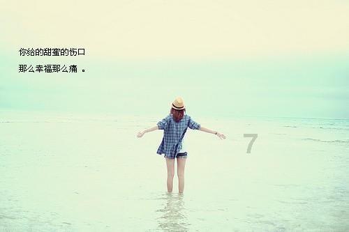 一个蓝发萝莉拿着筷子喂丸子出自哪部番？游戏画面