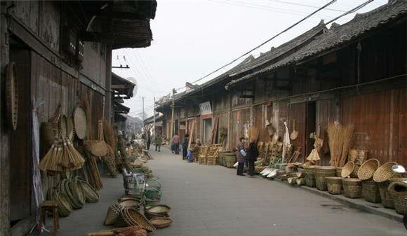 重庆市人大代表、铜梁区委书记谭庆:铜梁以高度政治责任感推进“一号工程” 打造成渝中部产业新高地